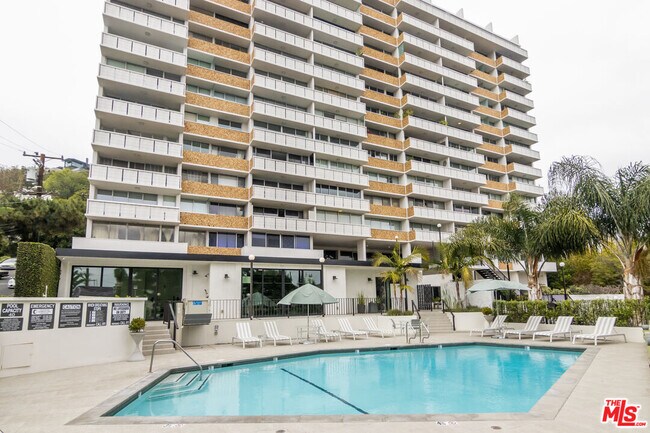 Foto del edificio - 8787 Shoreham Dr
