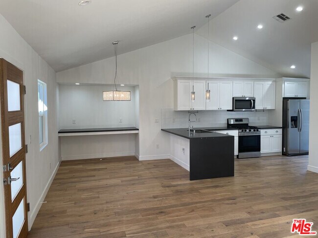 Building Photo - 10808 Overland Ave