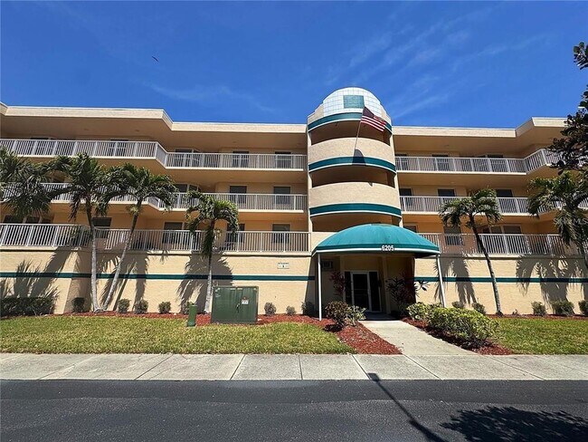 Building Photo - 6205 Shoreline Dr