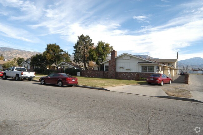 Foto del edificio - 2301-2327 Mountain Ave