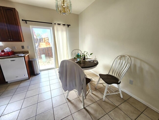 Foto del edificio - 4672 Saddle Ridge Dr