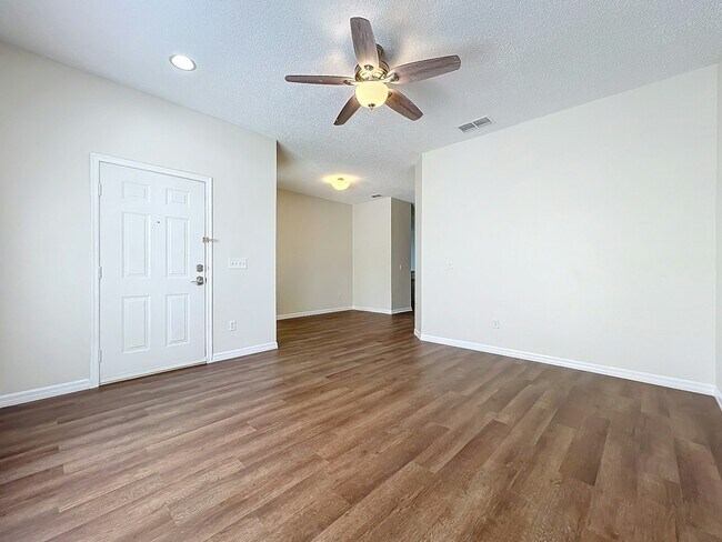 Building Photo - 4214 Pacifica Dr