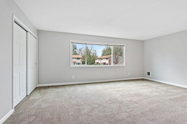 Foto del edificio - 2 bedroom 1 bath with washer/dryer include...