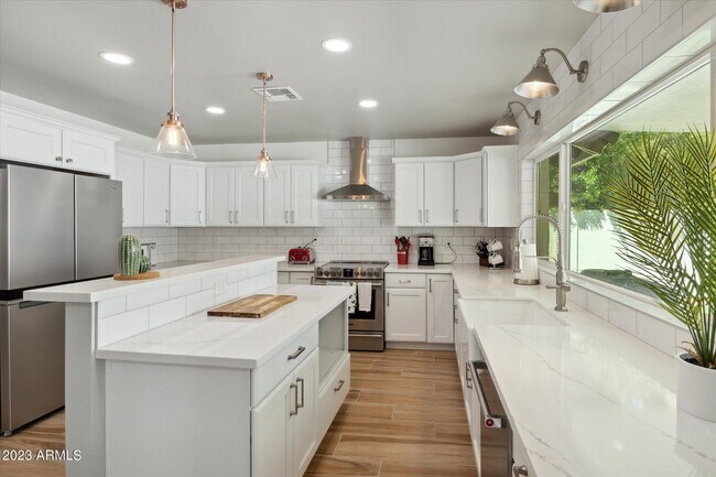 Building Photo - 8638 E Thoroughbred Trail