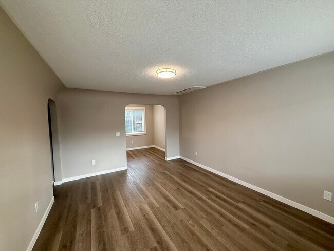 Foto del edificio - 1762 Evergreen Ave NE