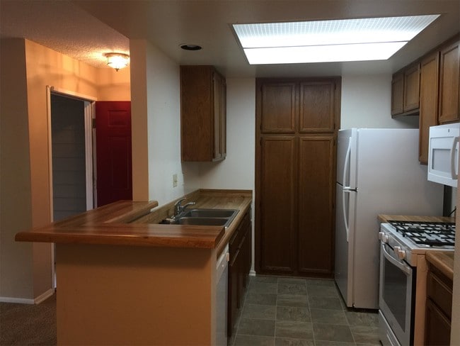 Building Photo - 1095 Shadowridge Dr