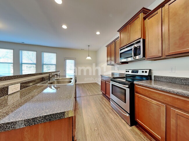 Foto del edificio - 4483 Middletown Dr
