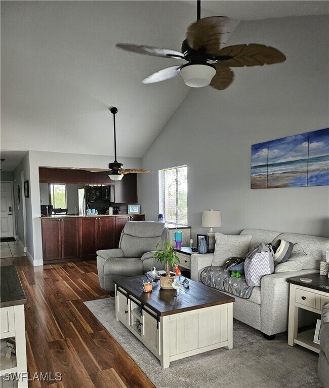 Foto del edificio - 15160 Riverbend Blvd