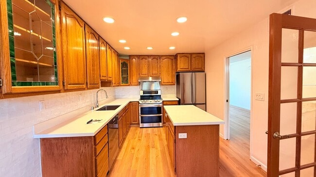 Photo - 1033 Fontana Dr House