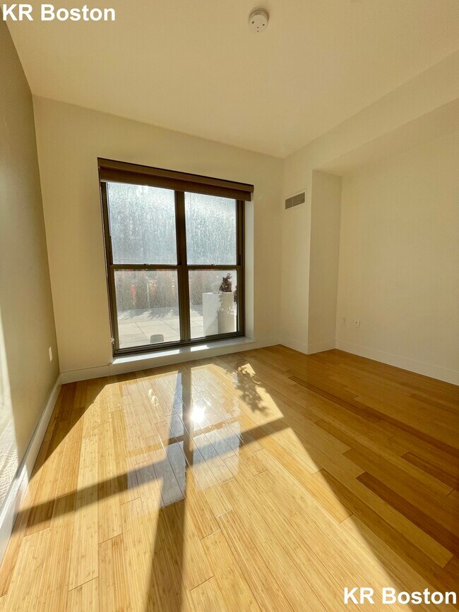 Building Photo - 1105 Boylston St