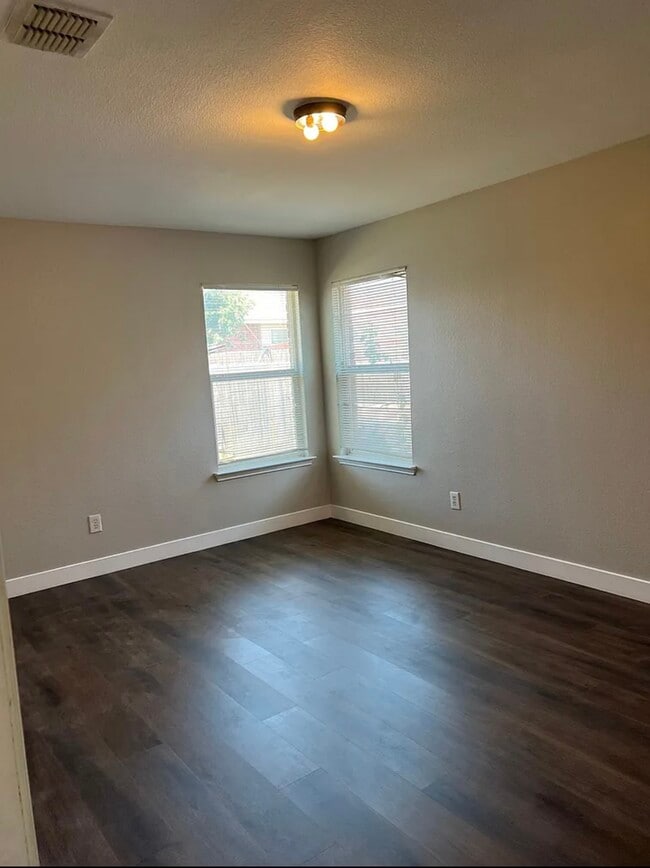 Building Photo - 1821 Trego Dr