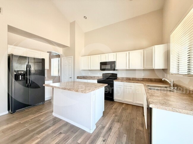 Building Photo - 3690 E Janelle Ct