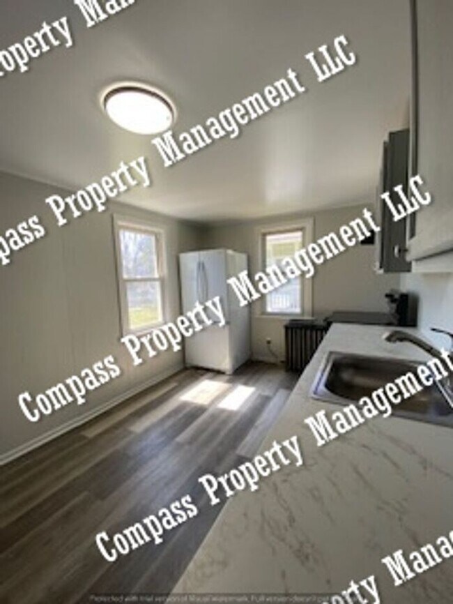 Building Photo - $1695 - 3 Bed, 1 Bath Duplex - Christiana