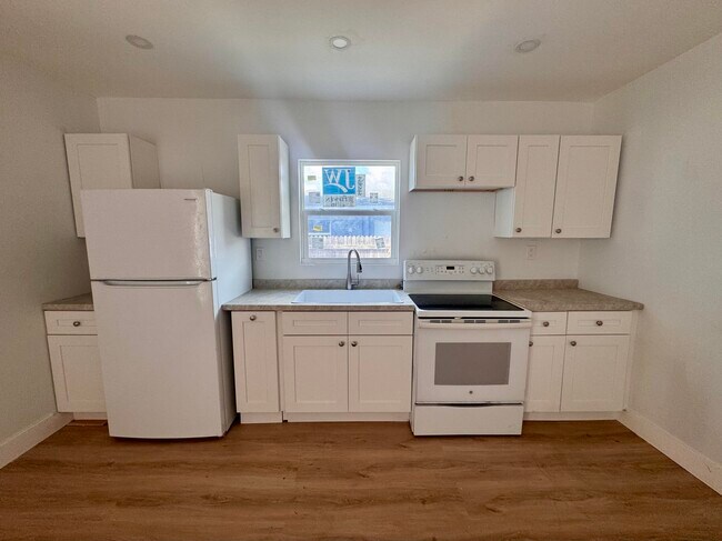 Building Photo - 2513 Avenue E