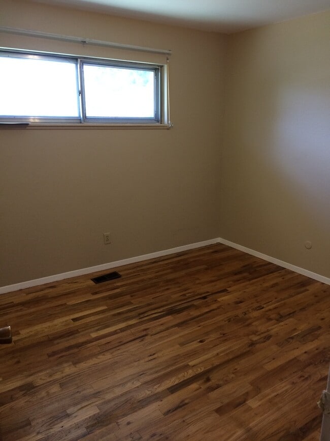 Building Photo - 817 Sequoia Dr