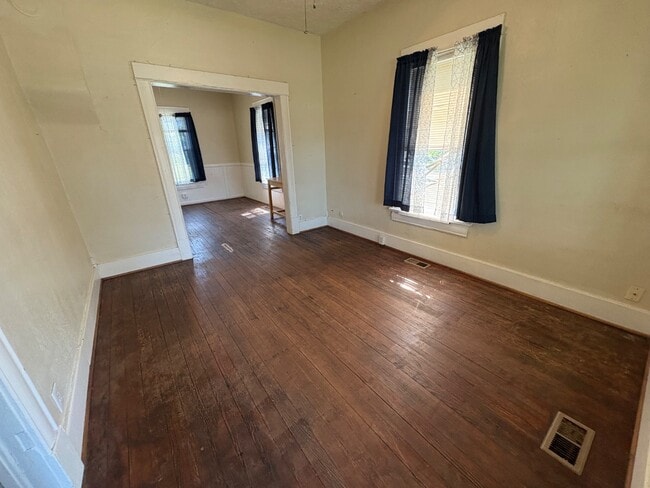 Foto del edificio - 219 E Campbell St