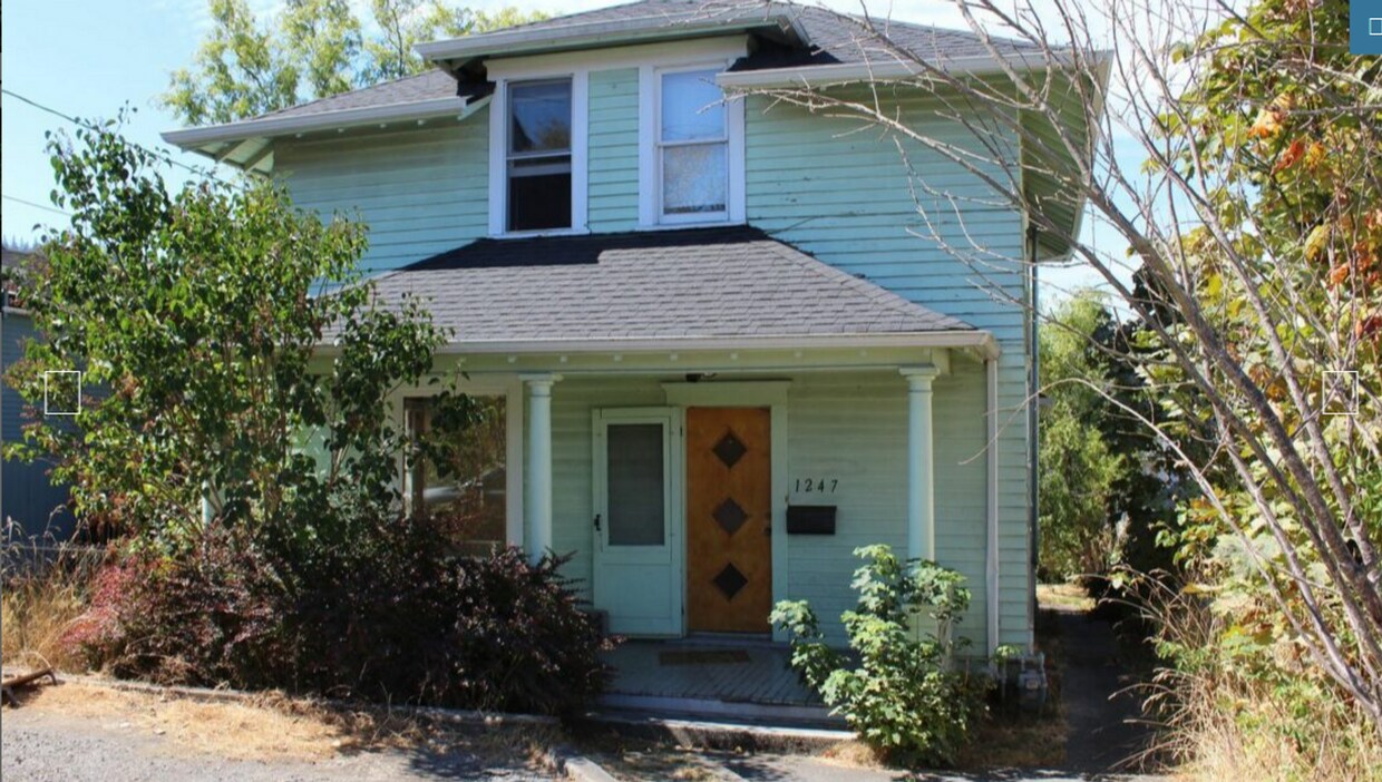 Foto principal - 5 bedroom, 2 bath home available in York n...
