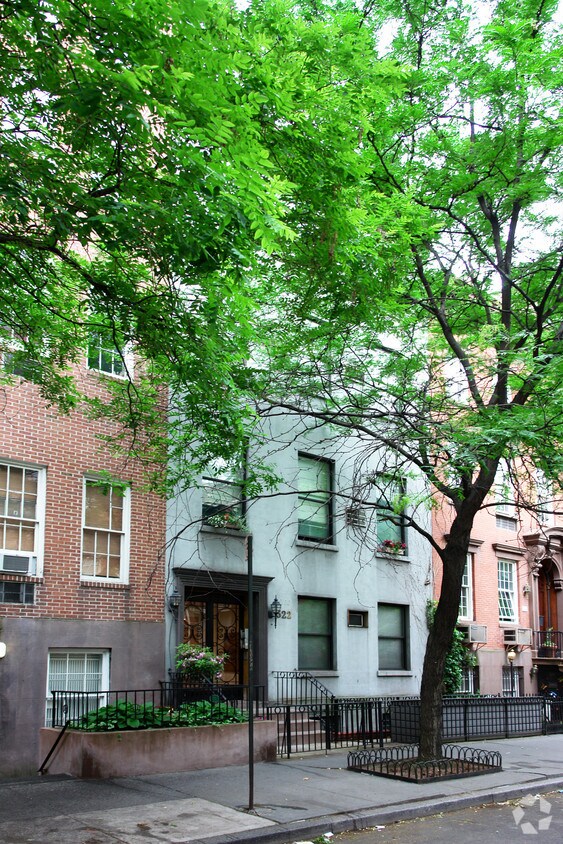 Building Photo - 322 W 22nd St