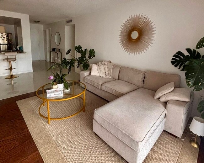 Foto del edificio - 3527 NE 168th St