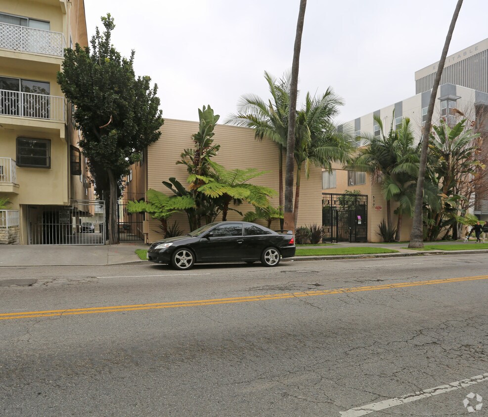 Building Photo - 530 S Normandie Ave