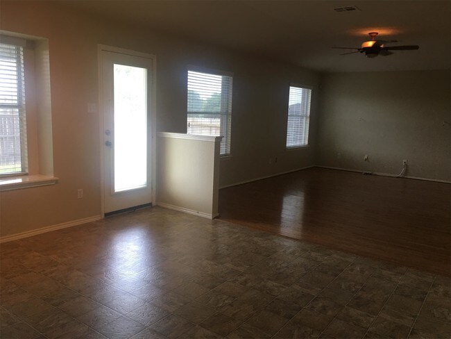 Building Photo - 3204 Blue Ridge Dr