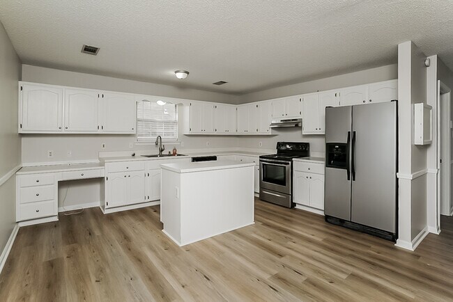 Foto del edificio - 38 Summit Ridge Dr