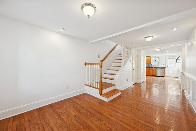 Foto del edificio - A Rare Gem in Forty Acres