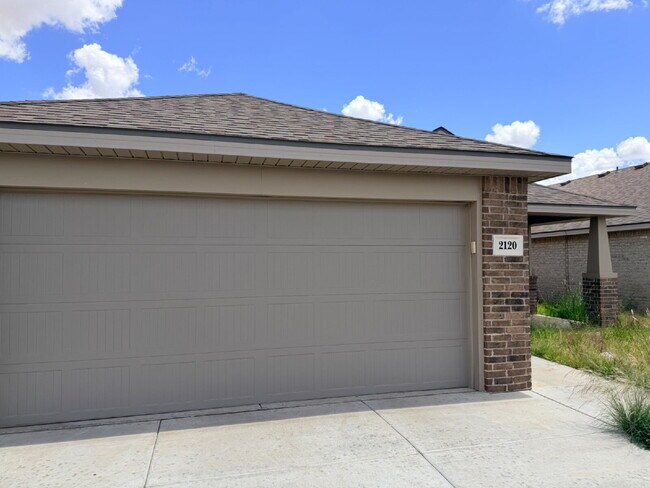 Foto del edificio - "Charming 3-Bed, 2-Bath Home with 1543 Sq Ft of Comfort on N Texas Ave, Lubbock!"