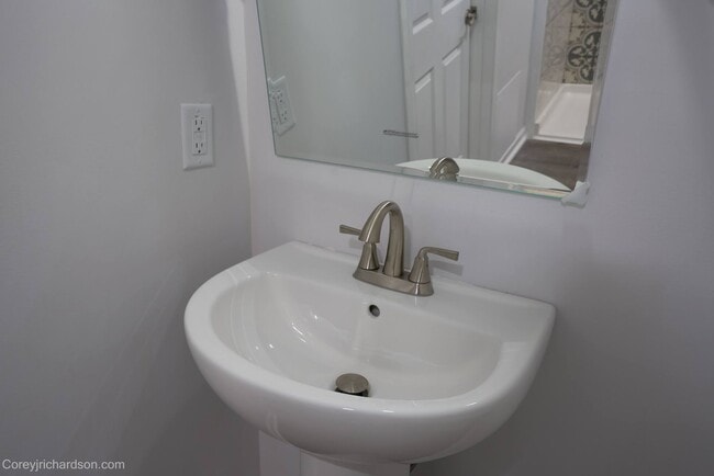 Building Photo - 727 Grandmas House