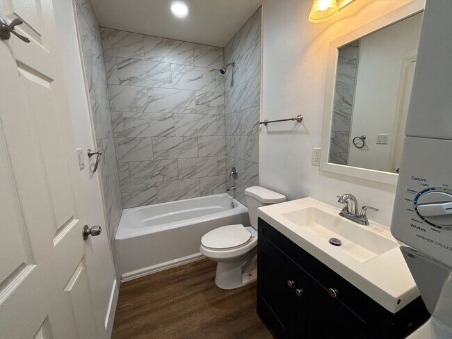 Building Photo - 1676 E La Cadena Dr