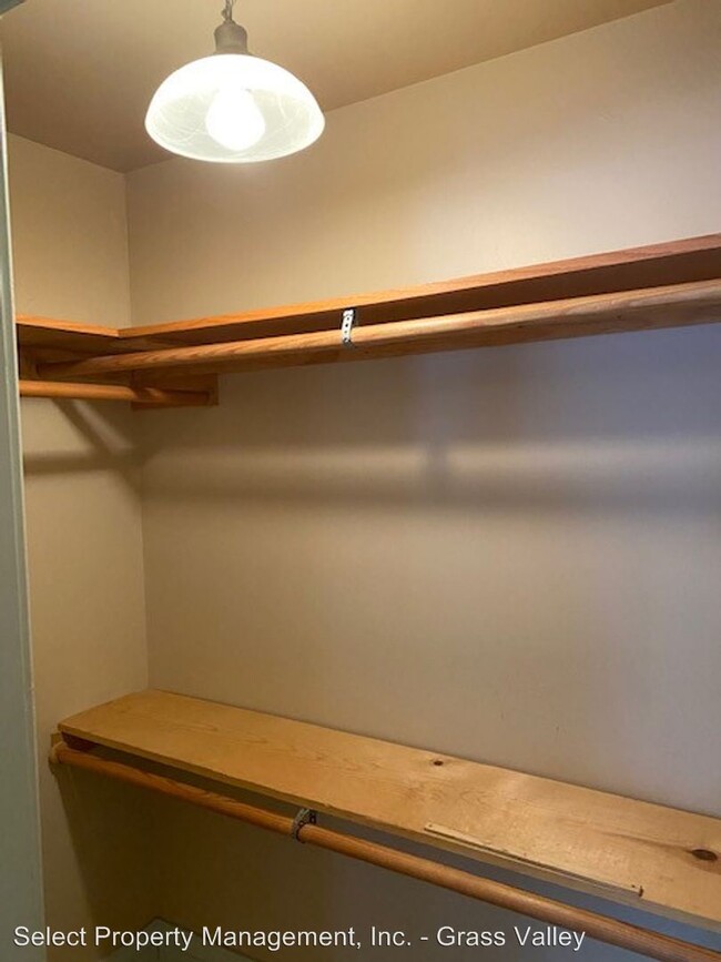 Foto del edificio - 1 br, 1 bath  - 220 Main St 220 Main St - 2
