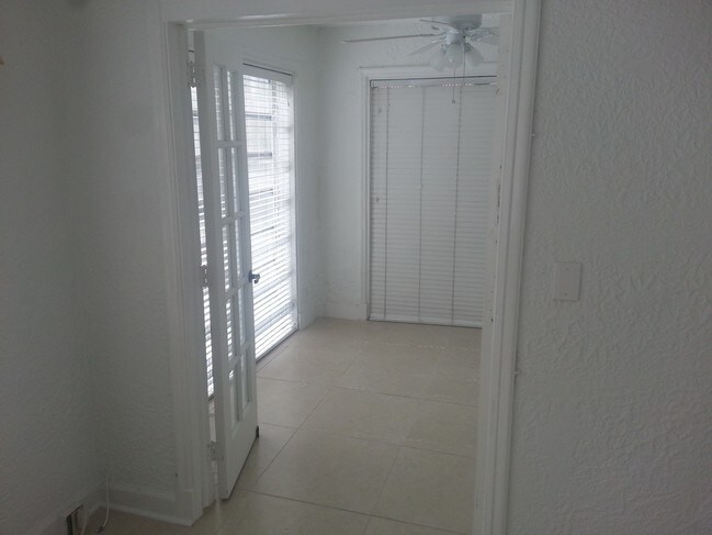 Building Photo - 43 Sidonia Ave