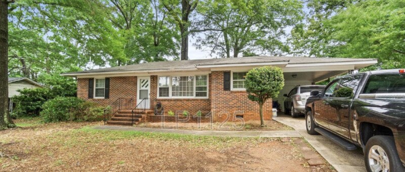 Foto principal - 1011 W Poplar St