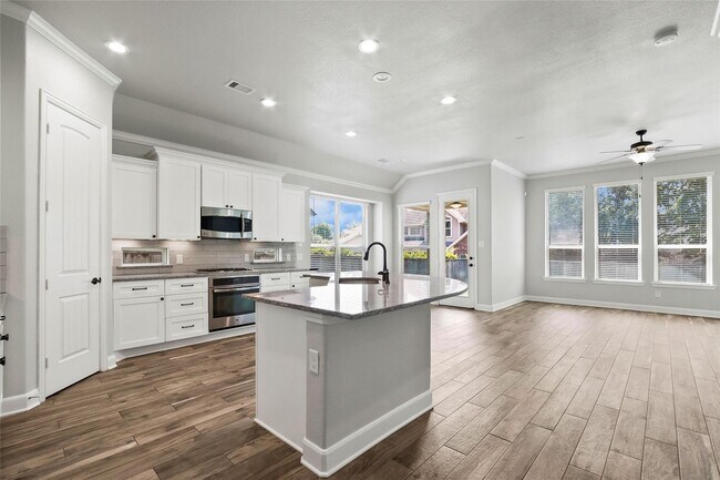 Foto del edificio - 38 Estherwood Pl