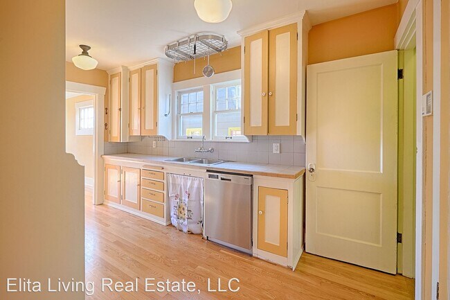 Building Photo - 3 br, 2 bath House - 1022 NE 69th St.