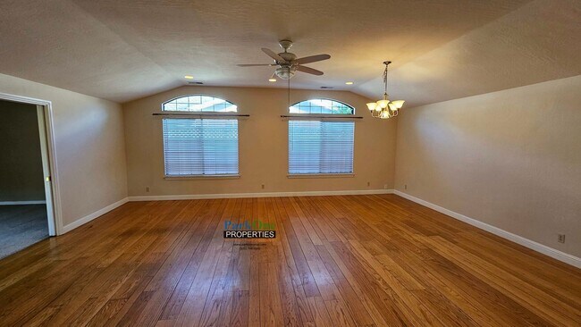 Building Photo - Great Single Family Home in Northgate Area