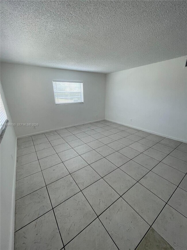 Building Photo - 6034 SW 37th St