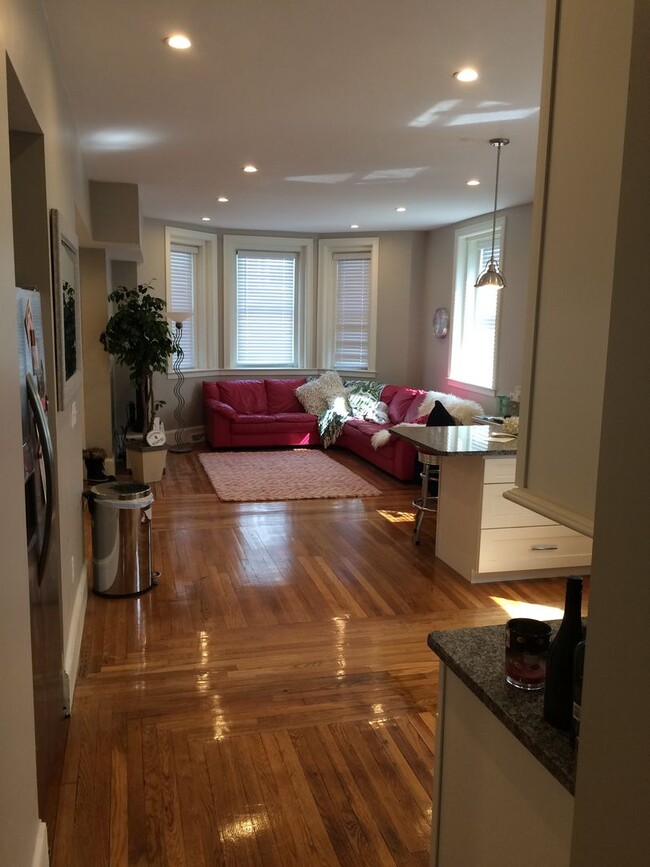 Foto del edificio - Nicely renovated 1 bed unit with all utili...