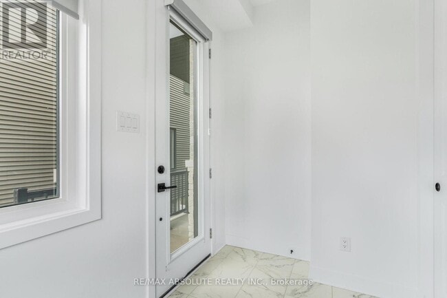 Building Photo - 802 Ninaatik Pl