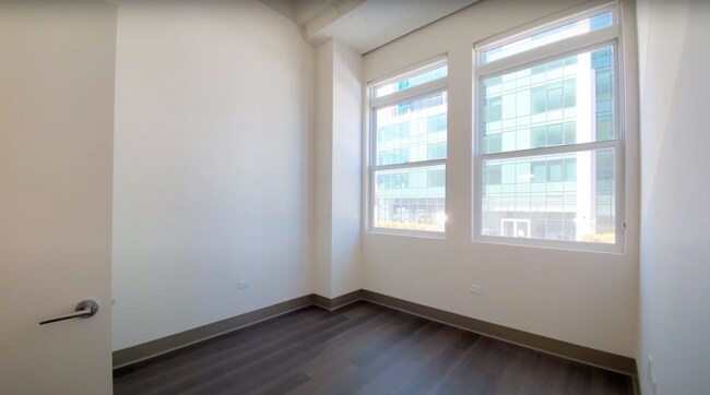 Bedroom - 816 S Michigan Ave