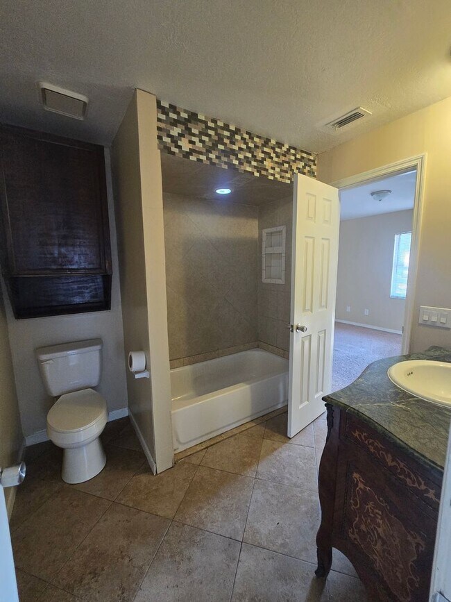 Foto del edificio - 3 bedroom 1 bath home