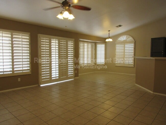 Building Photo - 1560 W Cindy St