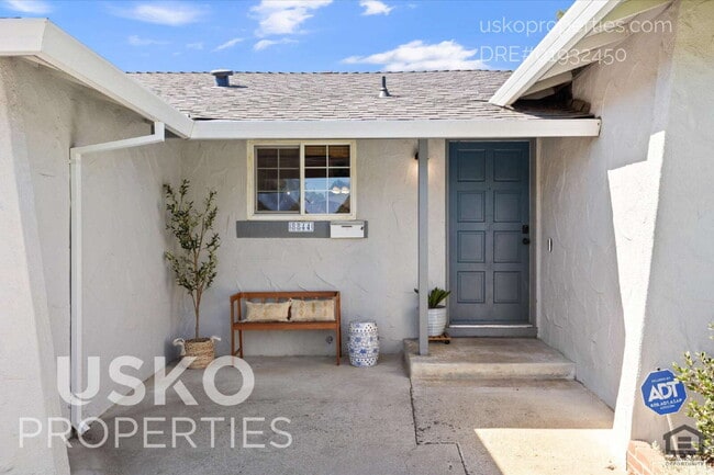 Building Photo - 8844 Garden Glen Way