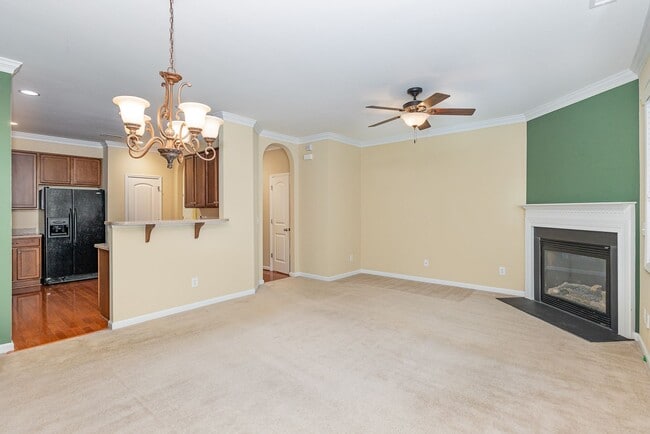 Building Photo - Charming 2-Bedroom Townhome Convenient to ...