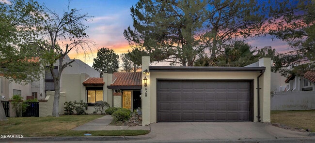 Building Photo - 620 Lakeway Dr