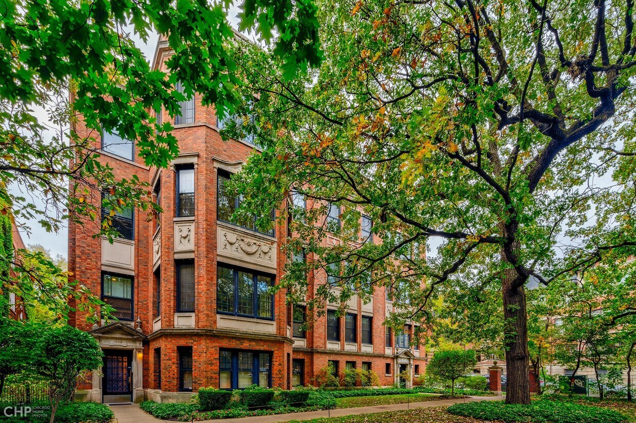 Primary Photo - 1205 E Madison Park