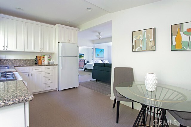 Building Photo - 405 Heliotrope Ave