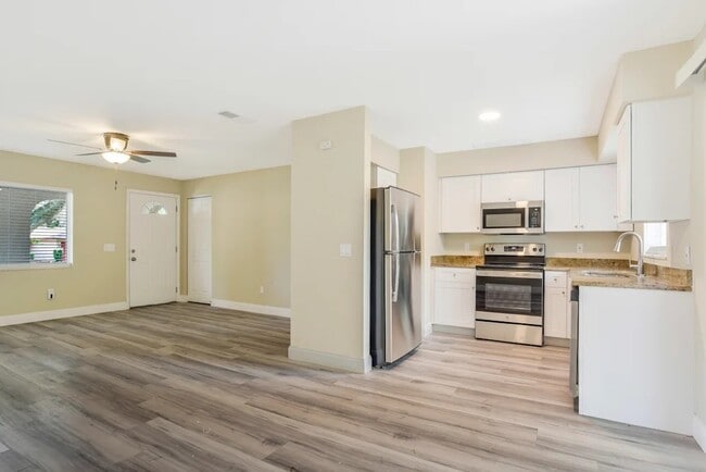 Foto del edificio - 4666 Donovan St