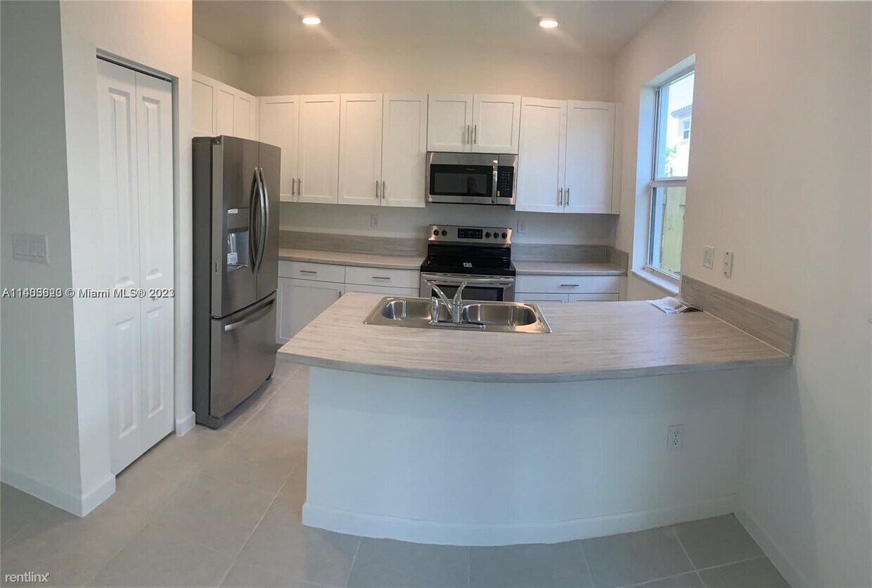 Foto del edificio - 3 br, 2.5 bath House - 2684 SE 12th St