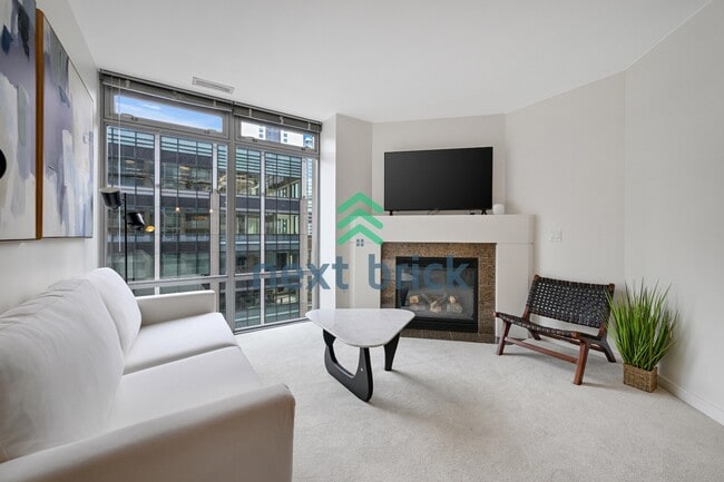 Foto del edificio - 1 Bedroom | 1 Bathroom | Southeast-Facing High-Floor Condo in Denny Triangle